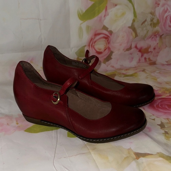 Dansko loralie Red Mary Jane Women's Shoes - Picture 3 of 9